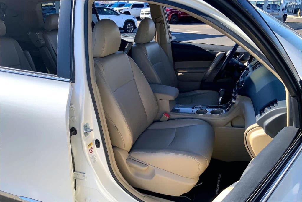 used 2013 Toyota Highlander car, priced at $12,900
