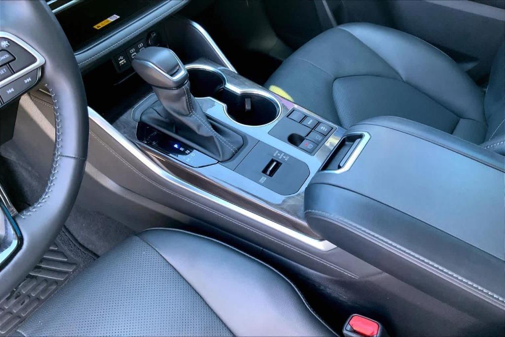 used 2024 Toyota Highlander car, priced at $46,199