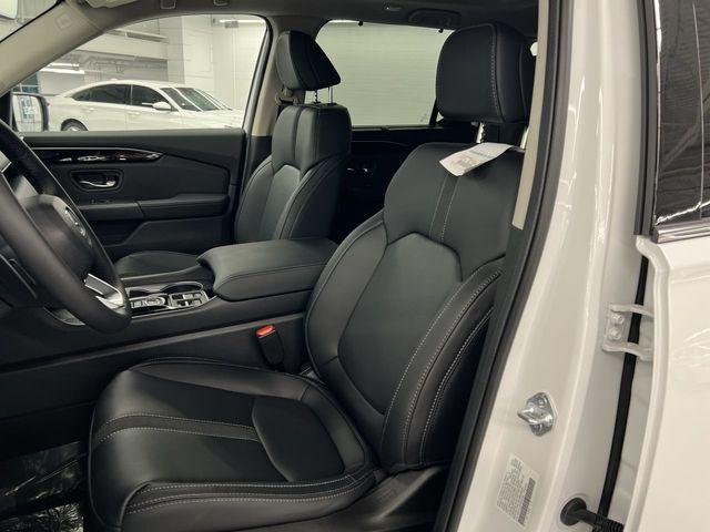 new 2025 Honda Pilot car, priced at $46,203