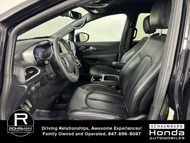 used 2025 Chrysler Pacifica car, priced at $28,300