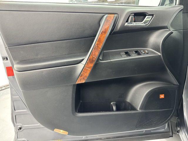 used 2013 Toyota Highlander car, priced at $11,900