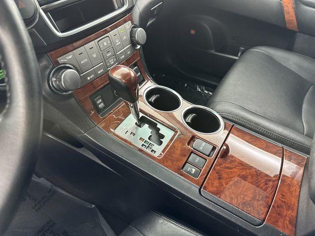 used 2013 Toyota Highlander car, priced at $11,900