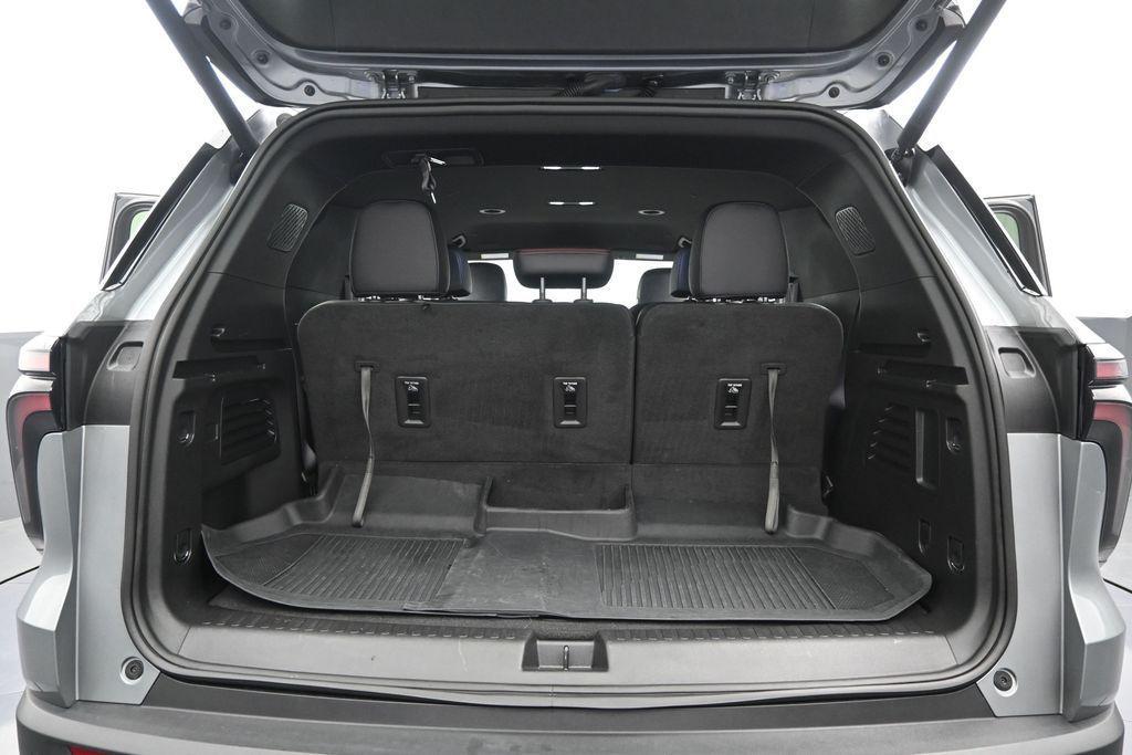 used 2025 Chevrolet Traverse car, priced at $48,014