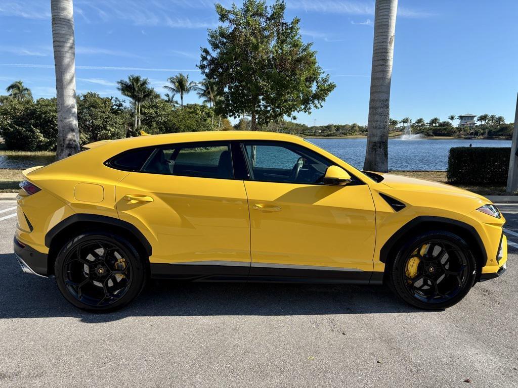 used 2022 Lamborghini Urus car, priced at $219,933