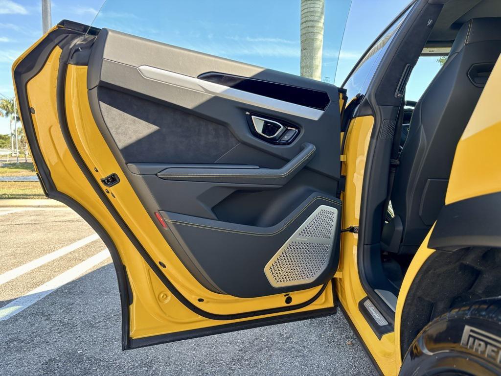 used 2022 Lamborghini Urus car, priced at $219,933