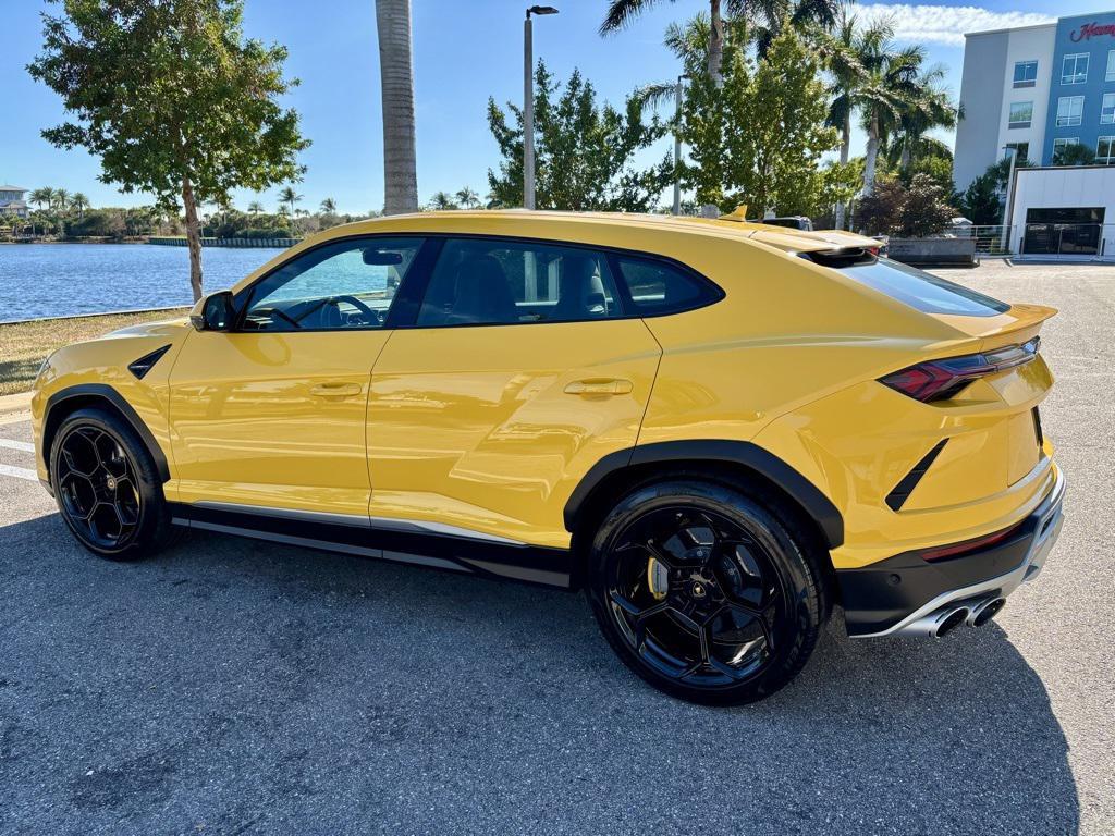 used 2022 Lamborghini Urus car, priced at $219,933