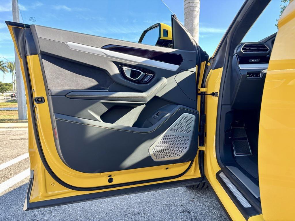 used 2022 Lamborghini Urus car, priced at $219,933