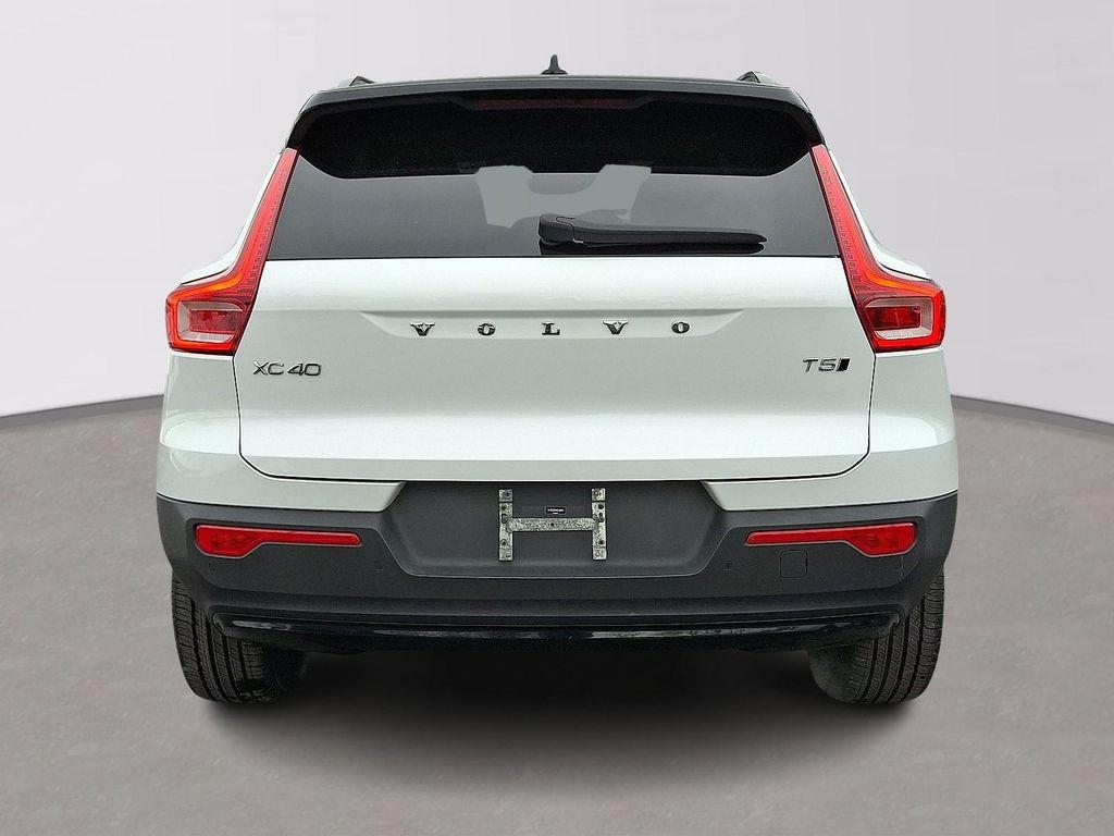 used 2021 Volvo XC40 car, priced at $24,723