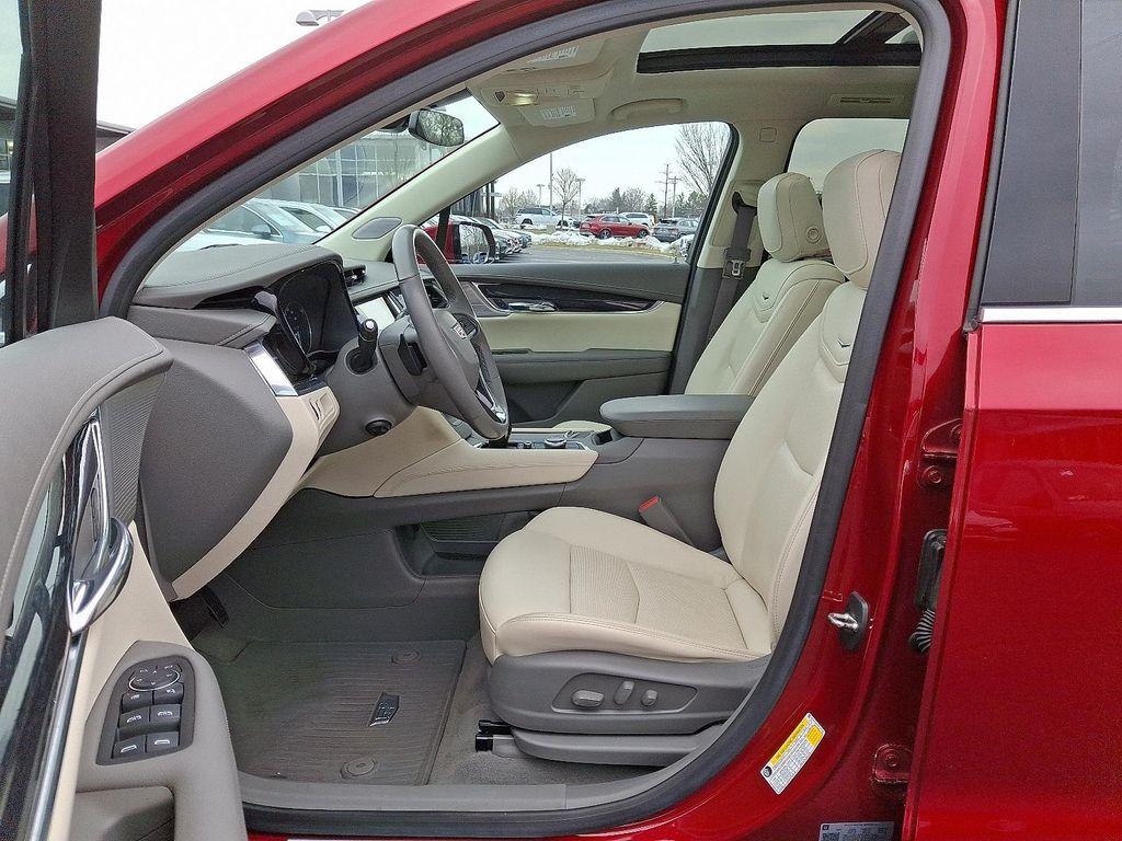 used 2021 Cadillac XT6 car, priced at $24,886