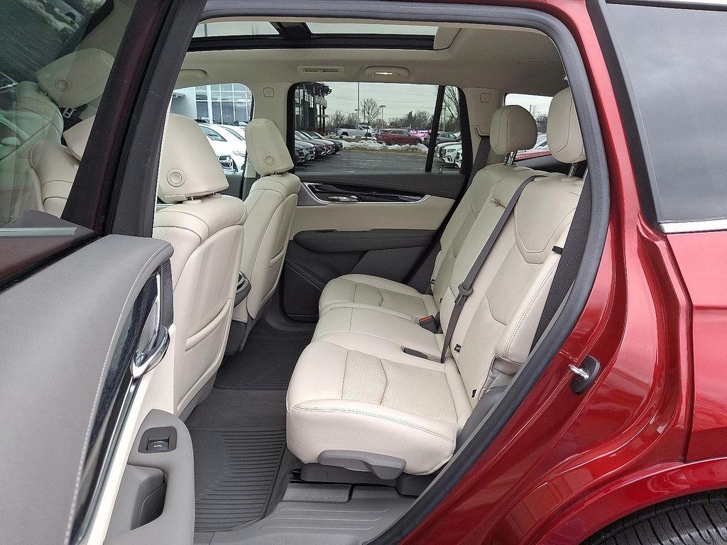 used 2021 Cadillac XT6 car, priced at $24,886