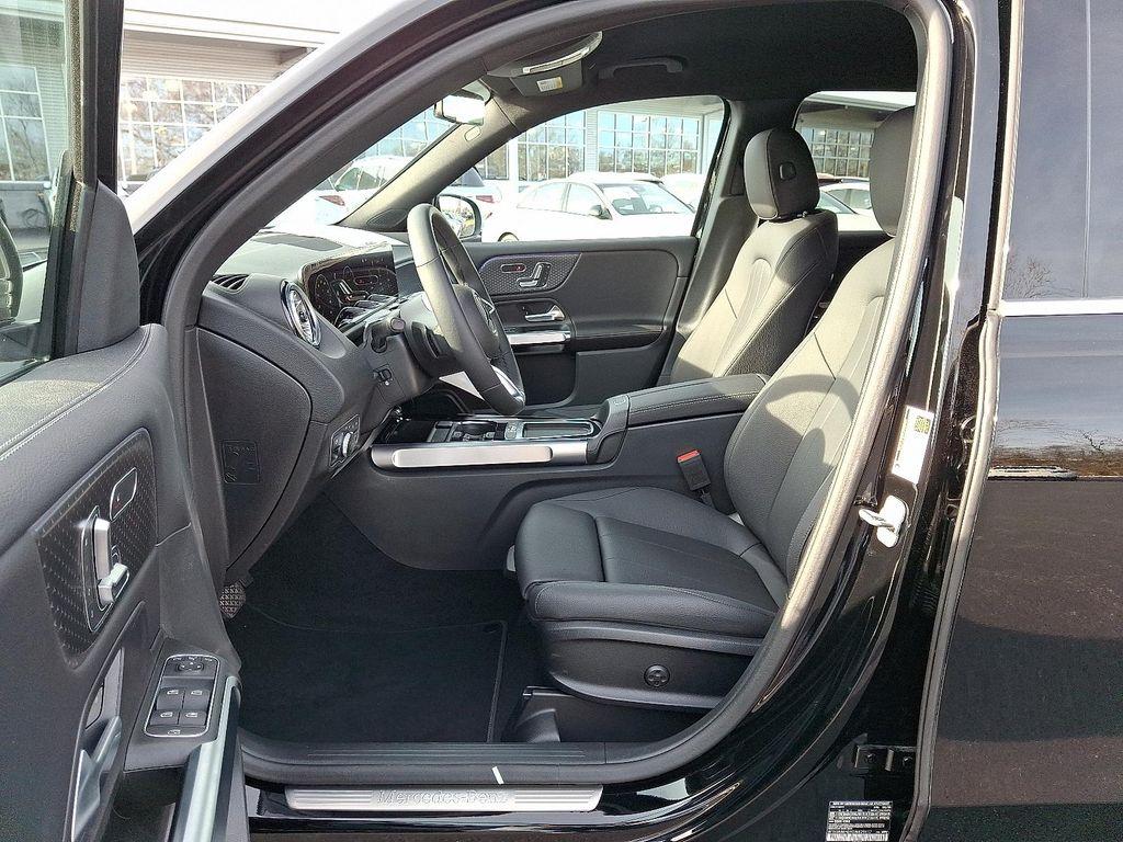 new 2025 Mercedes-Benz GLB 250 car, priced at $49,595