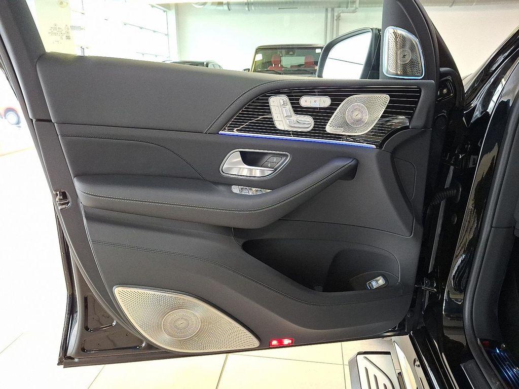 new 2026 Mercedes-Benz Maybach GLS 600 car, priced at $197,205