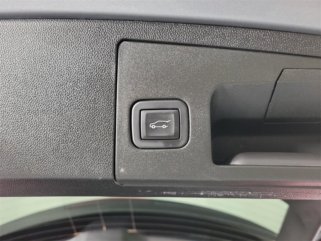 used 2024 Cadillac XT4 car, priced at $30,682