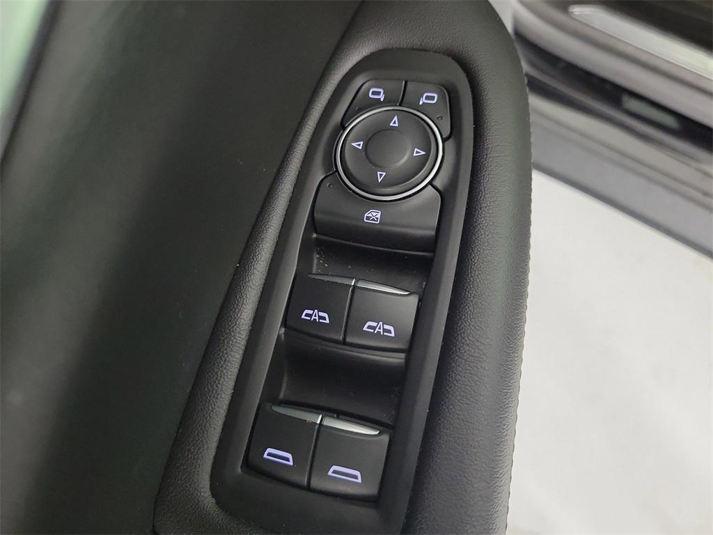 used 2023 Cadillac XT5 car, priced at $28,584