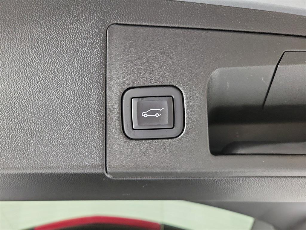 used 2023 Cadillac XT5 car, priced at $30,498