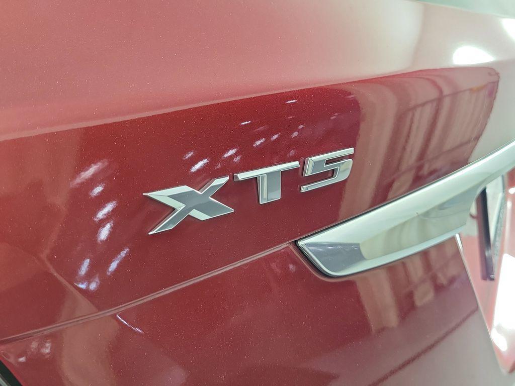 used 2023 Cadillac XT5 car, priced at $28,742