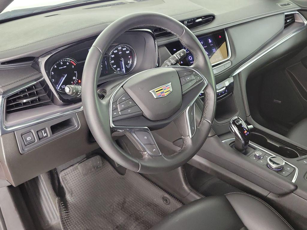 used 2023 Cadillac XT5 car, priced at $28,742