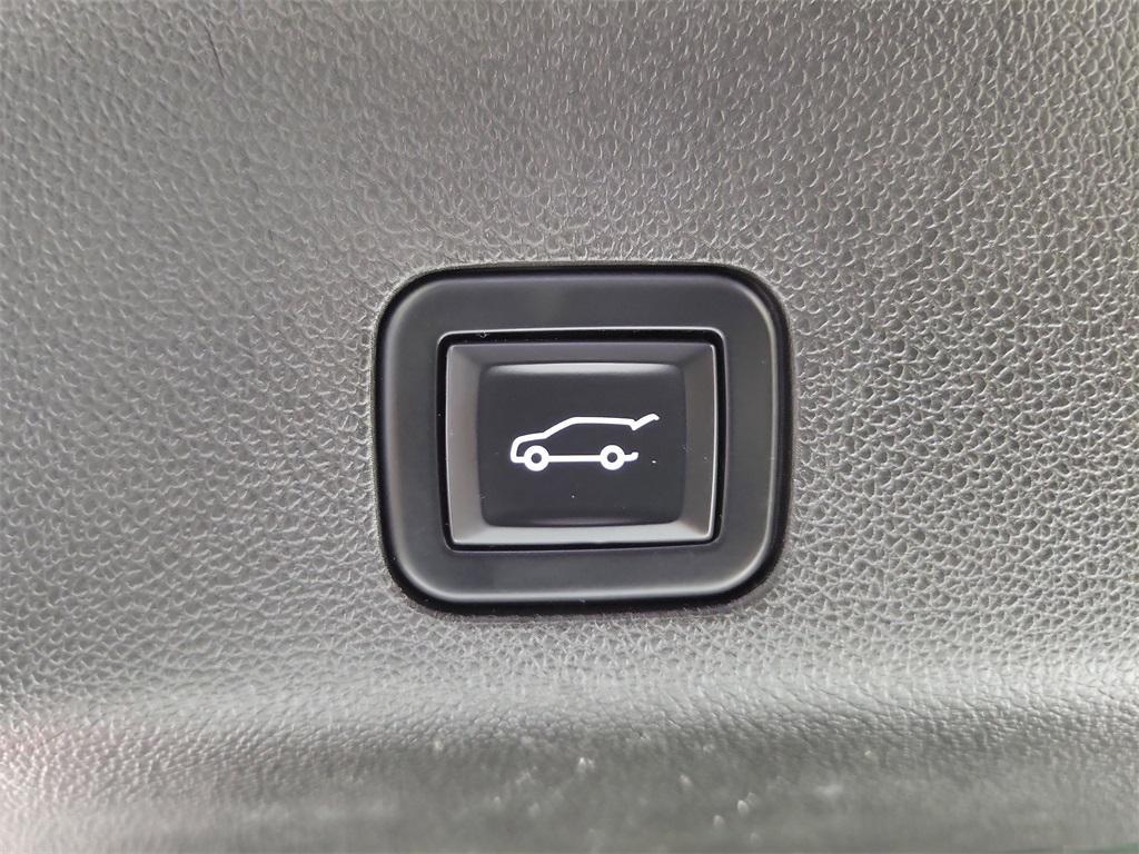 used 2022 GMC Yukon XL car, priced at $49,702