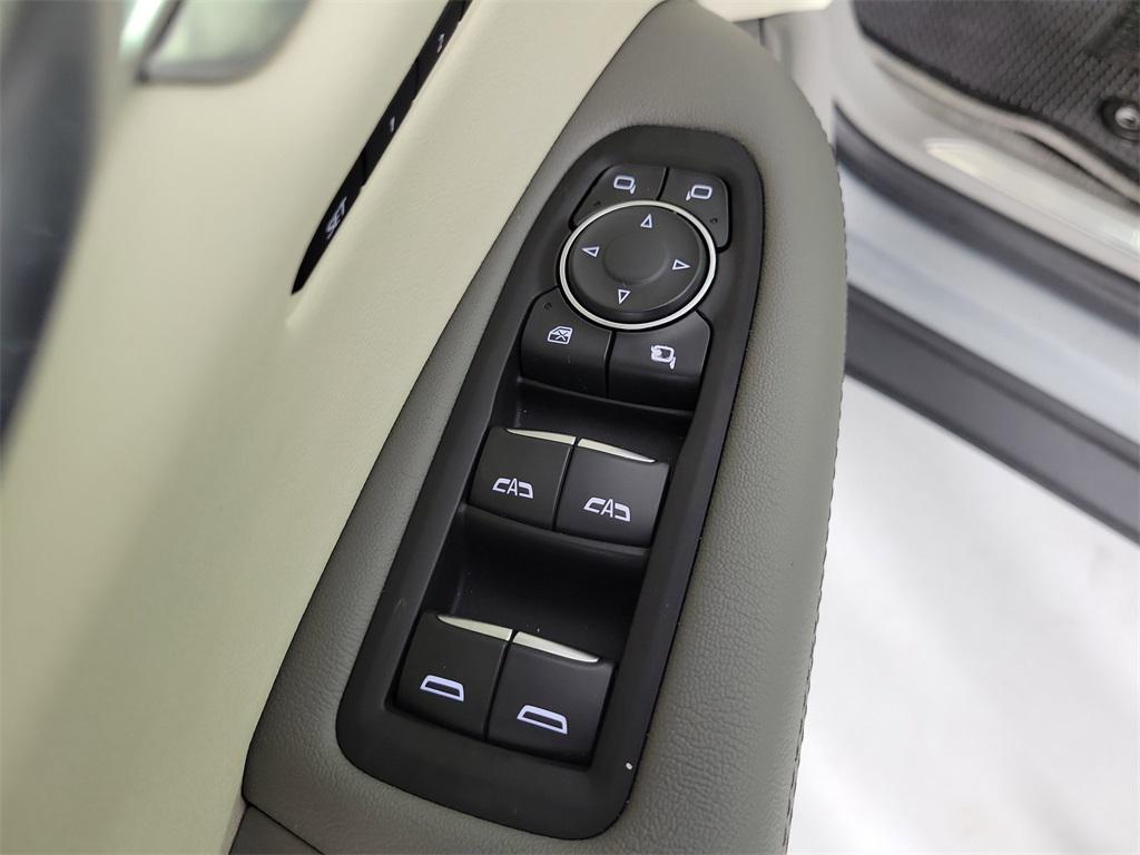 used 2023 Cadillac XT5 car, priced at $33,184