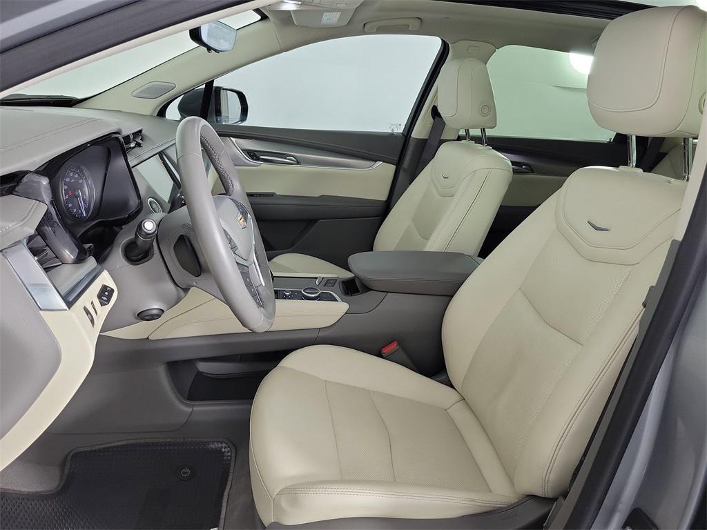 used 2023 Cadillac XT5 car, priced at $33,184