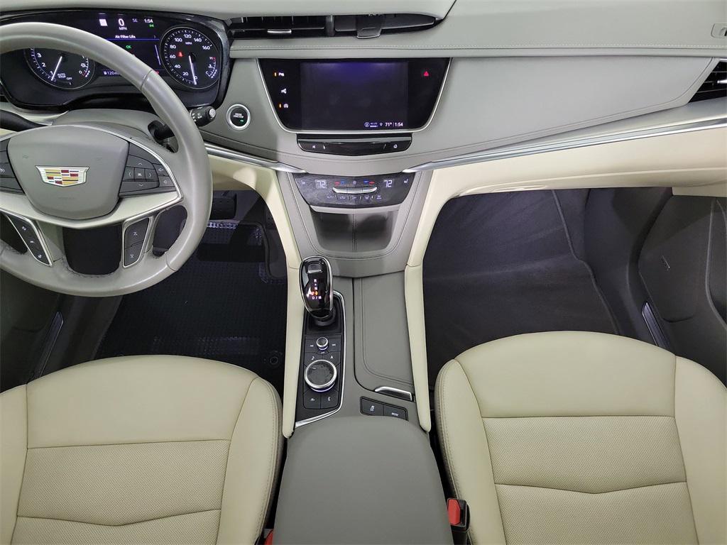 used 2023 Cadillac XT5 car, priced at $33,184