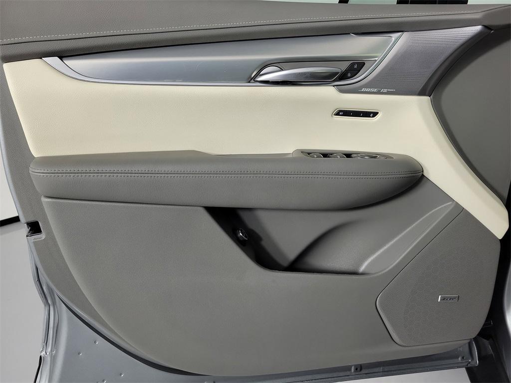 used 2023 Cadillac XT5 car, priced at $33,184