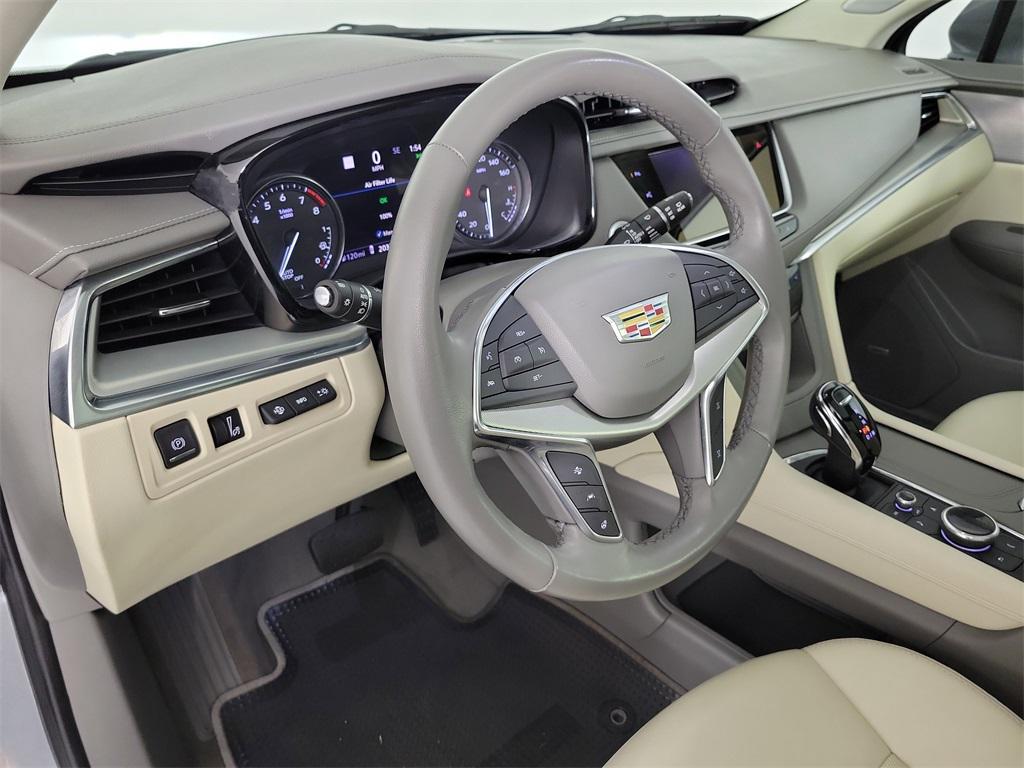 used 2023 Cadillac XT5 car, priced at $33,184