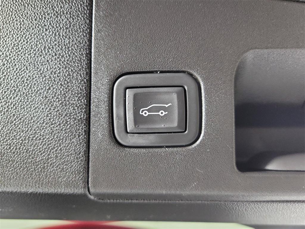 used 2023 Cadillac XT5 car, priced at $27,000