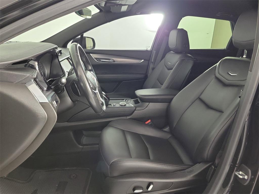 used 2023 Cadillac XT5 car, priced at $27,000
