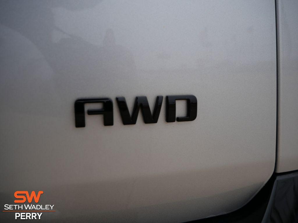 used 2021 Chevrolet Traverse car, priced at $27,868