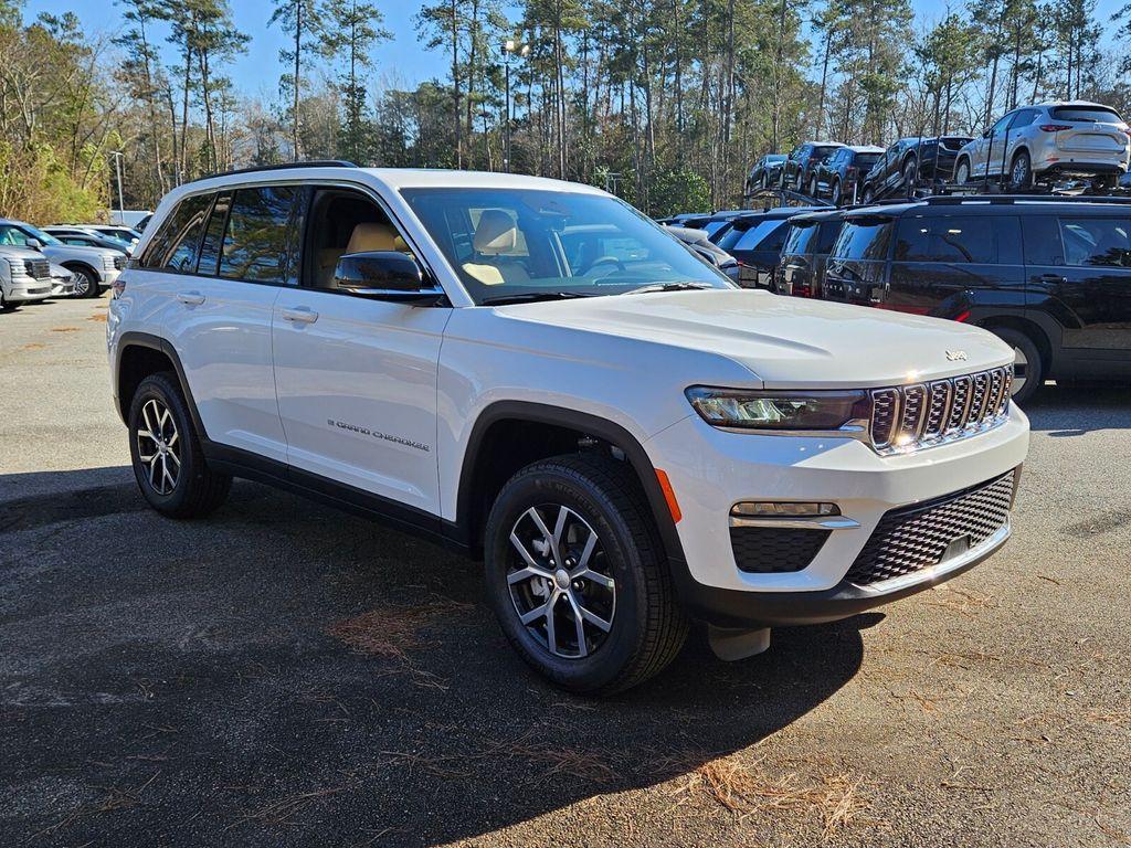 new 2025 Jeep Grand Cherokee car, priced at $37,389