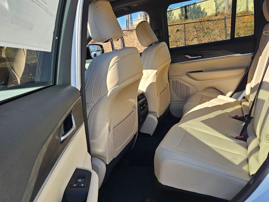 new 2025 Jeep Grand Cherokee car, priced at $37,389