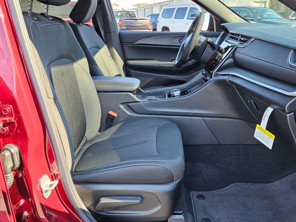 new 2025 Jeep Grand Cherokee L car, priced at $37,238