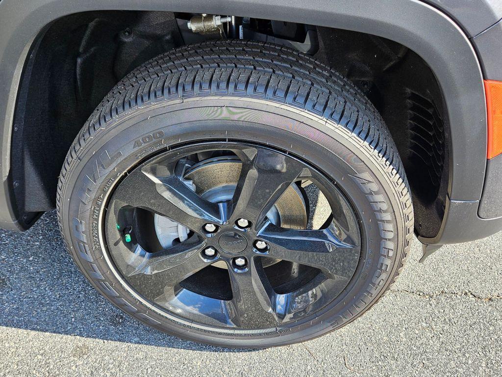 new 2025 Jeep Grand Cherokee car, priced at $43,225