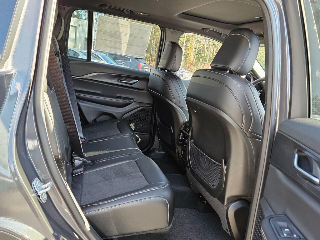 new 2025 Jeep Grand Cherokee car, priced at $43,225