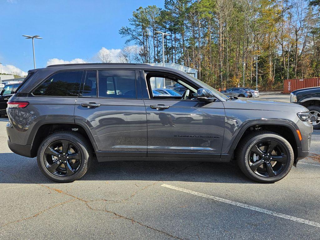 new 2025 Jeep Grand Cherokee car, priced at $43,225