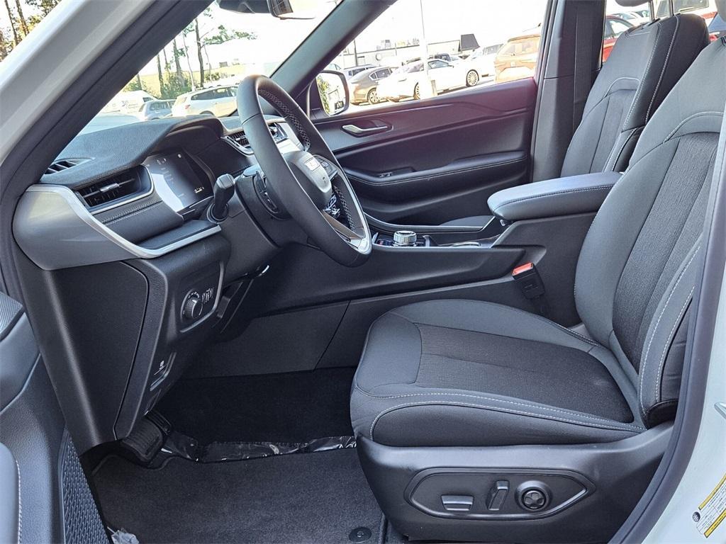 new 2025 Jeep Grand Cherokee car, priced at $34,721