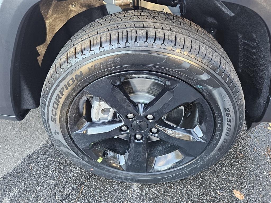 new 2025 Jeep Grand Cherokee L car, priced at $46,877