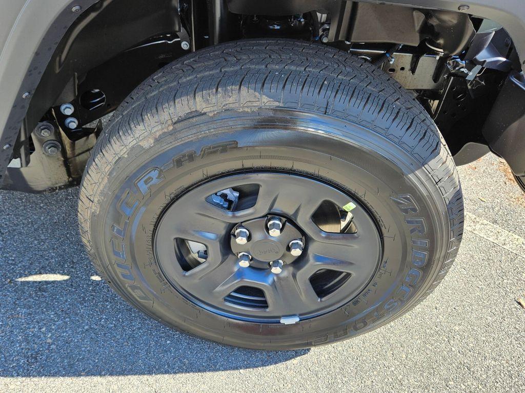 new 2026 Jeep Gladiator car, priced at $40,941