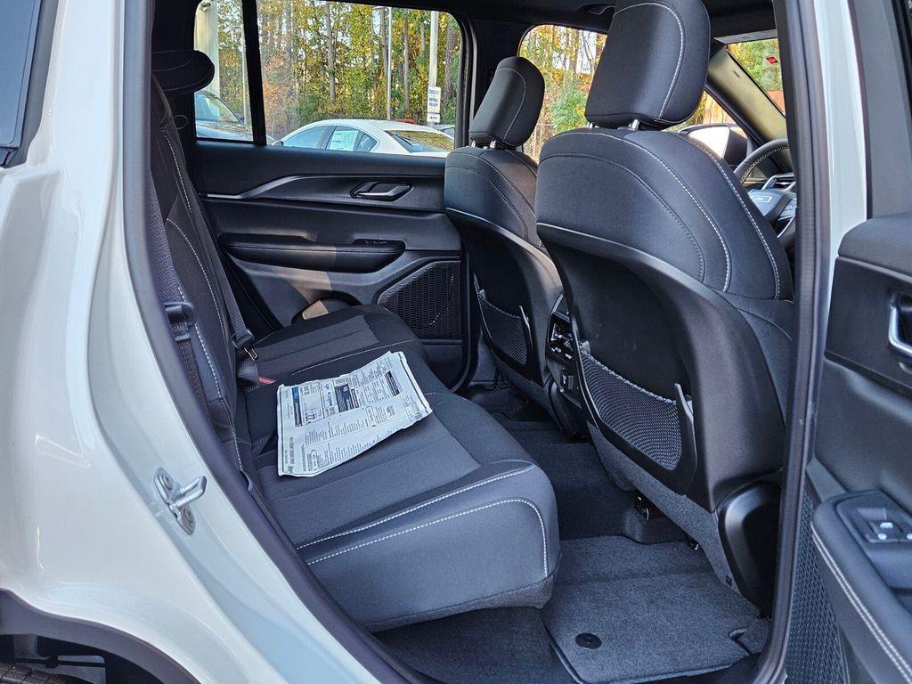 new 2025 Jeep Grand Cherokee car, priced at $37,025