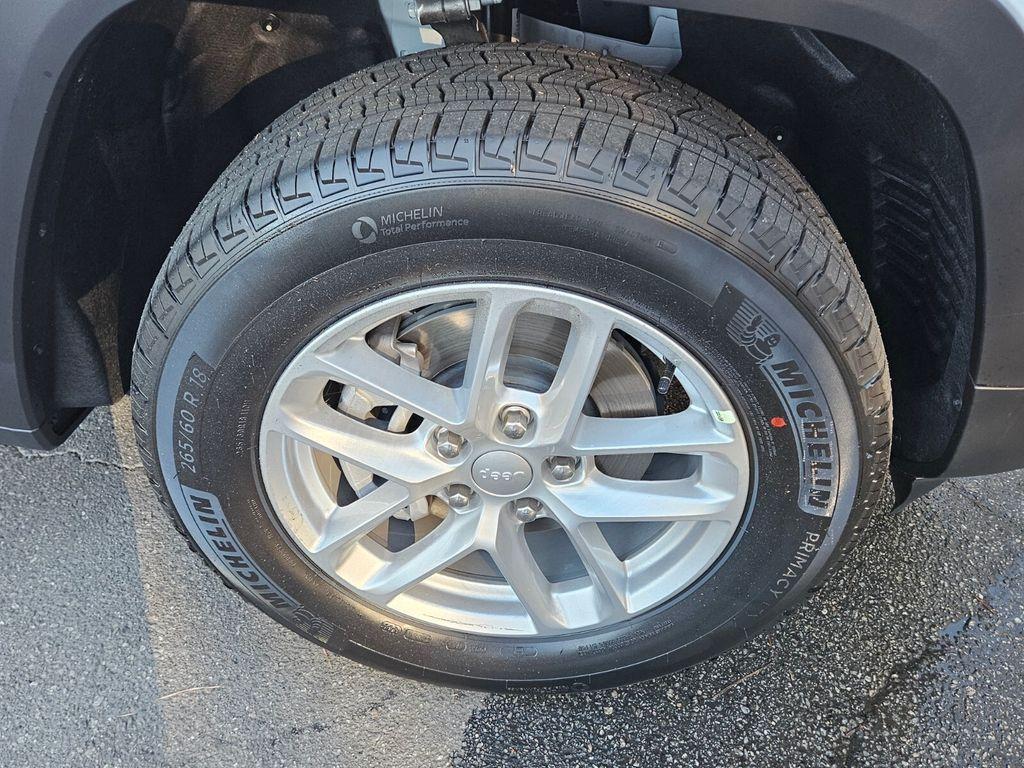 new 2025 Jeep Grand Cherokee car, priced at $37,025