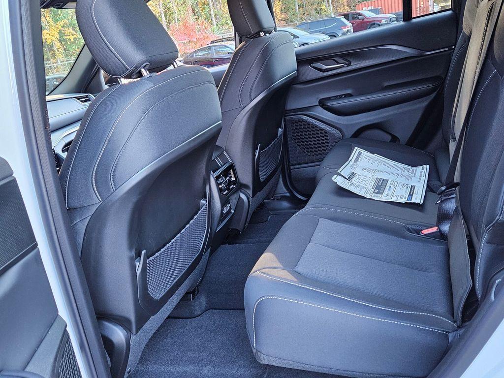 new 2025 Jeep Grand Cherokee car, priced at $37,025