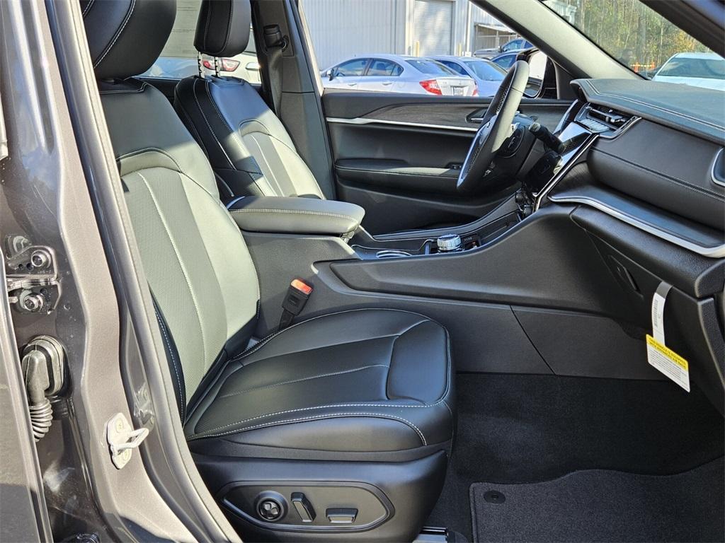 new 2025 Jeep Grand Cherokee L car, priced at $48,633