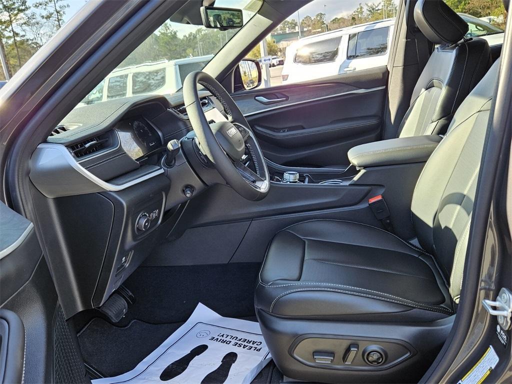 new 2025 Jeep Grand Cherokee L car, priced at $48,633