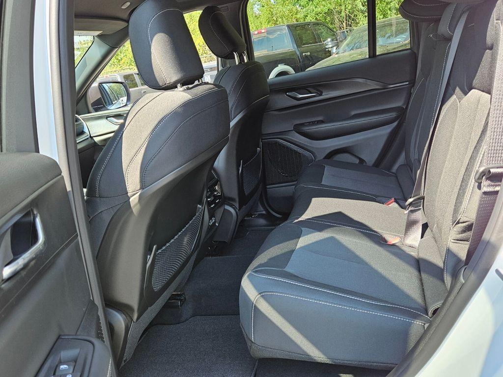 new 2025 Jeep Grand Cherokee car, priced at $36,182