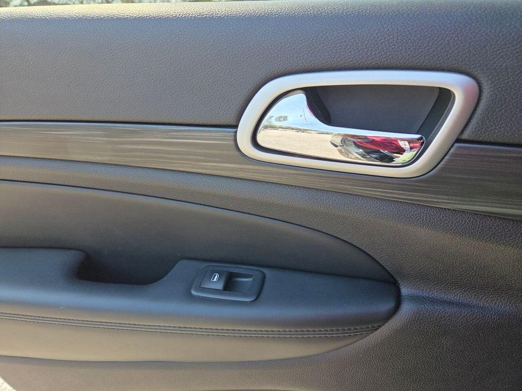 used 2021 Jeep Grand Cherokee car, priced at $22,620