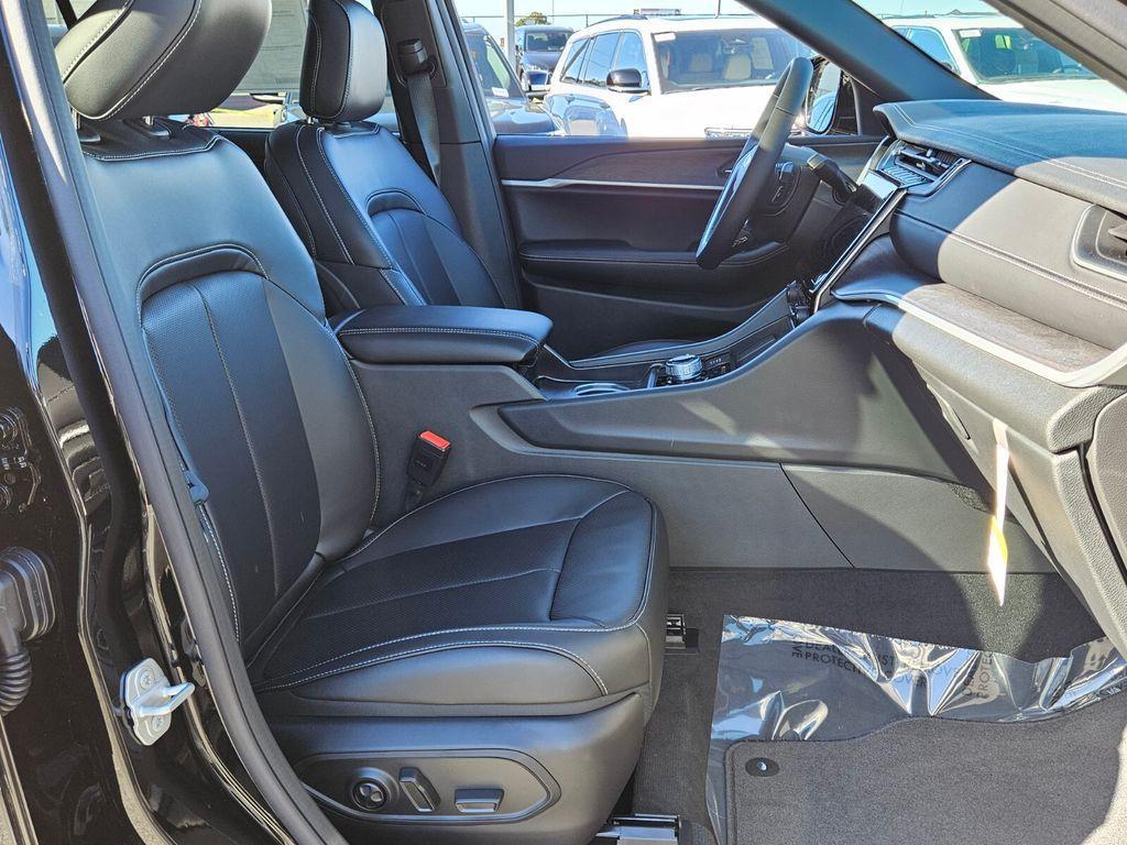 new 2025 Jeep Grand Cherokee L car, priced at $48,013