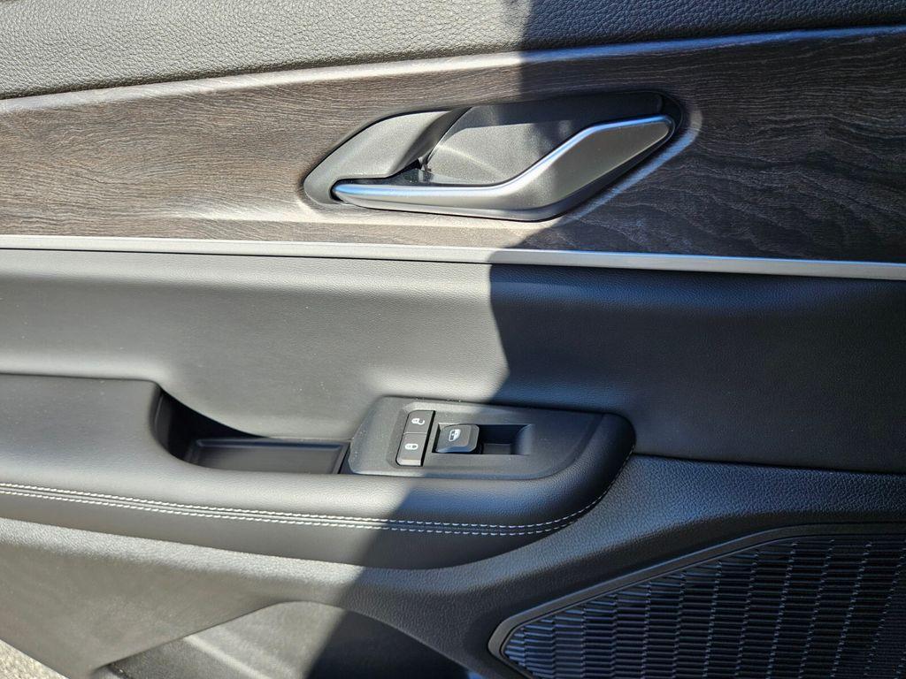 new 2025 Jeep Grand Cherokee L car, priced at $48,013