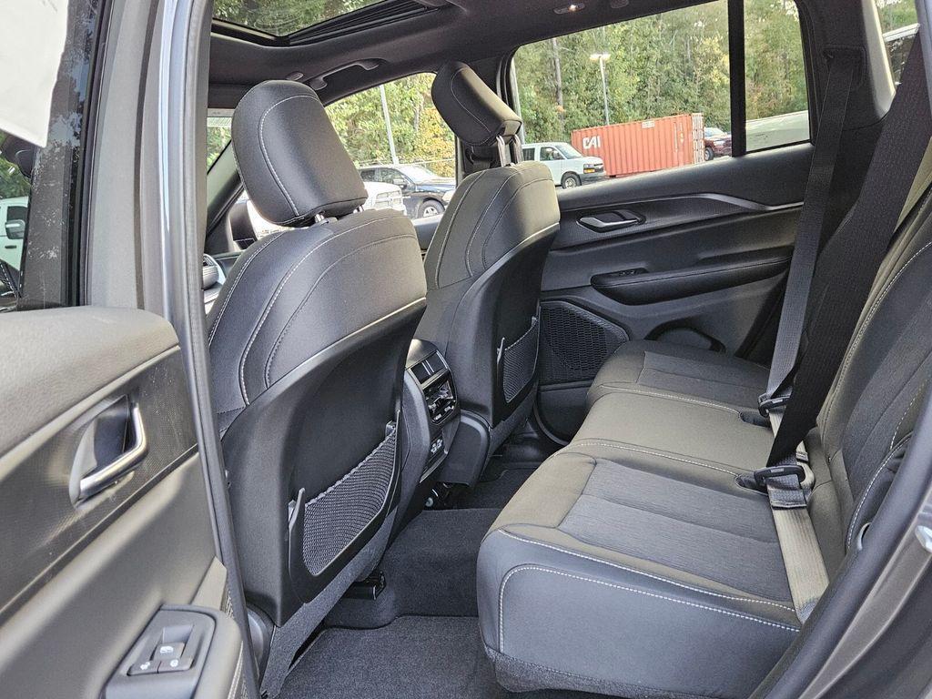 new 2025 Jeep Grand Cherokee car, priced at $35,259