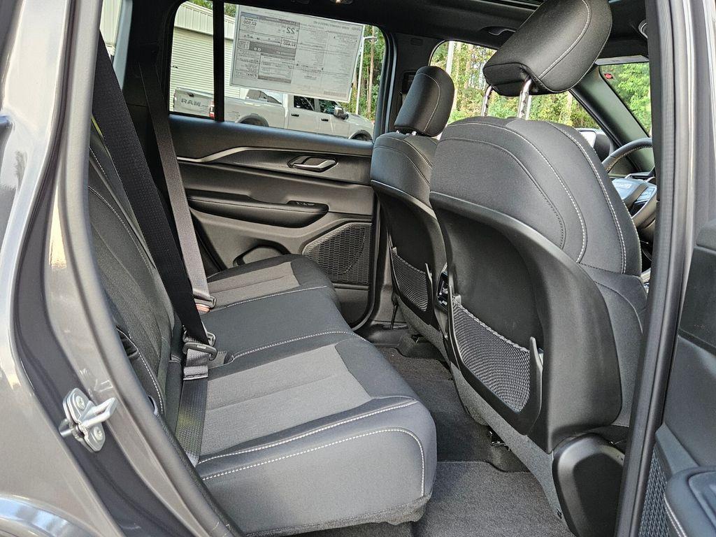 new 2025 Jeep Grand Cherokee car, priced at $35,259